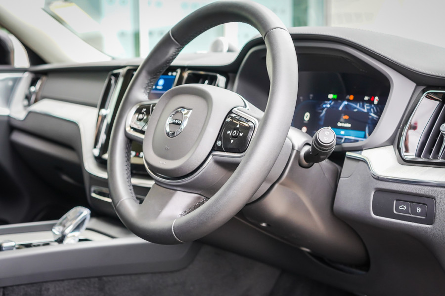 2025 Volvo XC60 UZ Ultra T8 Plug-In Hybrid SUV Image 19