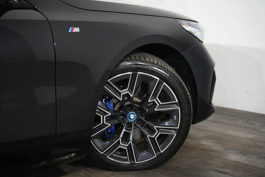 2025 BMW i5 eDrive40 M Sport Sedan Image 11