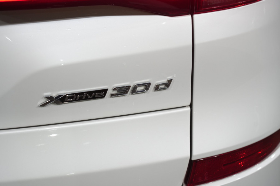 2022 BMW X5 xDrive30d SUV Image 10