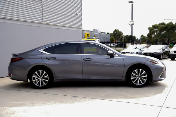 2019 Lexus ES AXZH10R ES300h Luxury Sedan