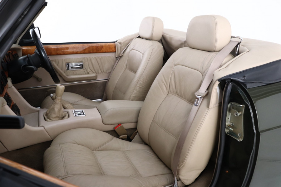 1996 MG RV8 Rover Coupe Image 12