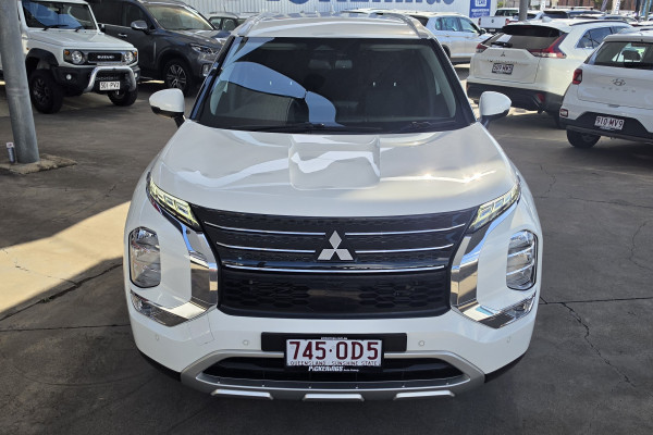 2024 Mitsubishi Outlander ZM LS SUV Image 2