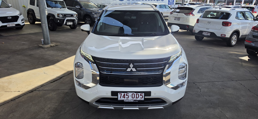 2024 Mitsubishi Outlander ZM LS SUV Image 2