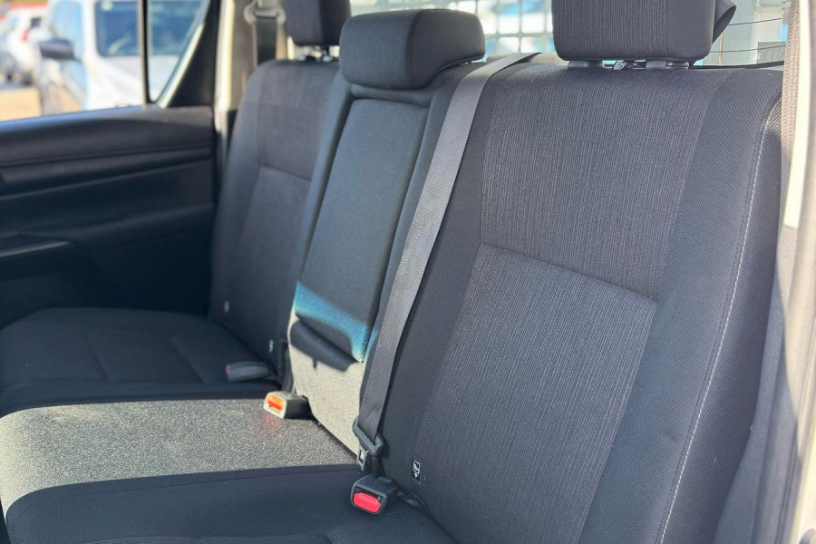 2018 Toyota HiLux 1Y46270EQ SR Cab Chassis Image 11