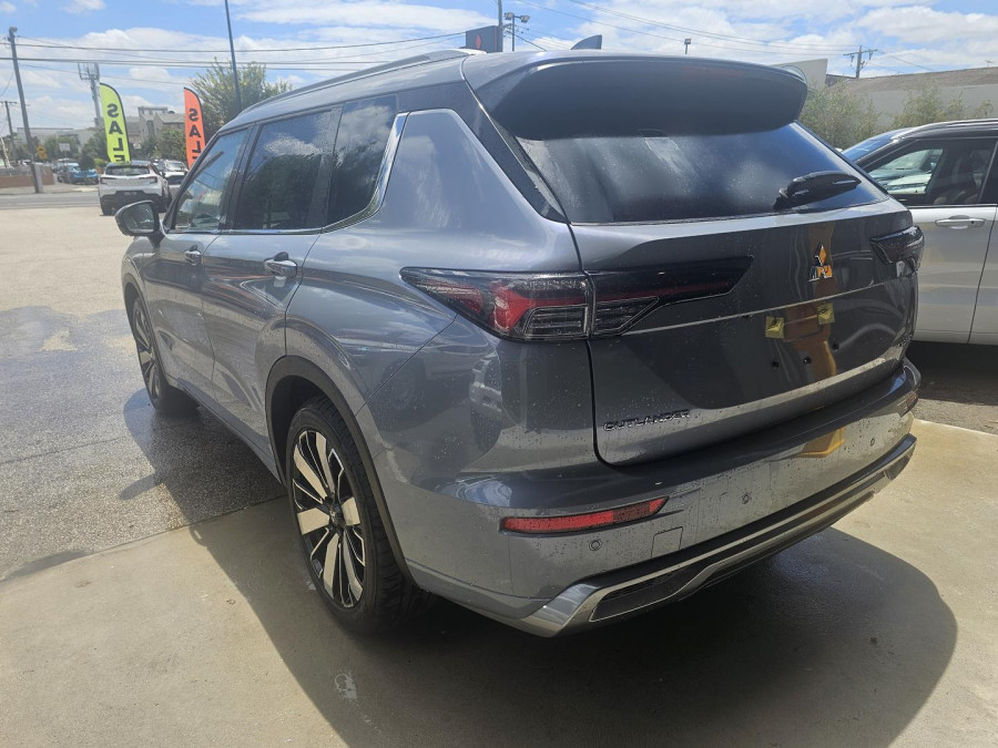 2025 Mitsubishi Outlander ZM Exceed SUV Image 4