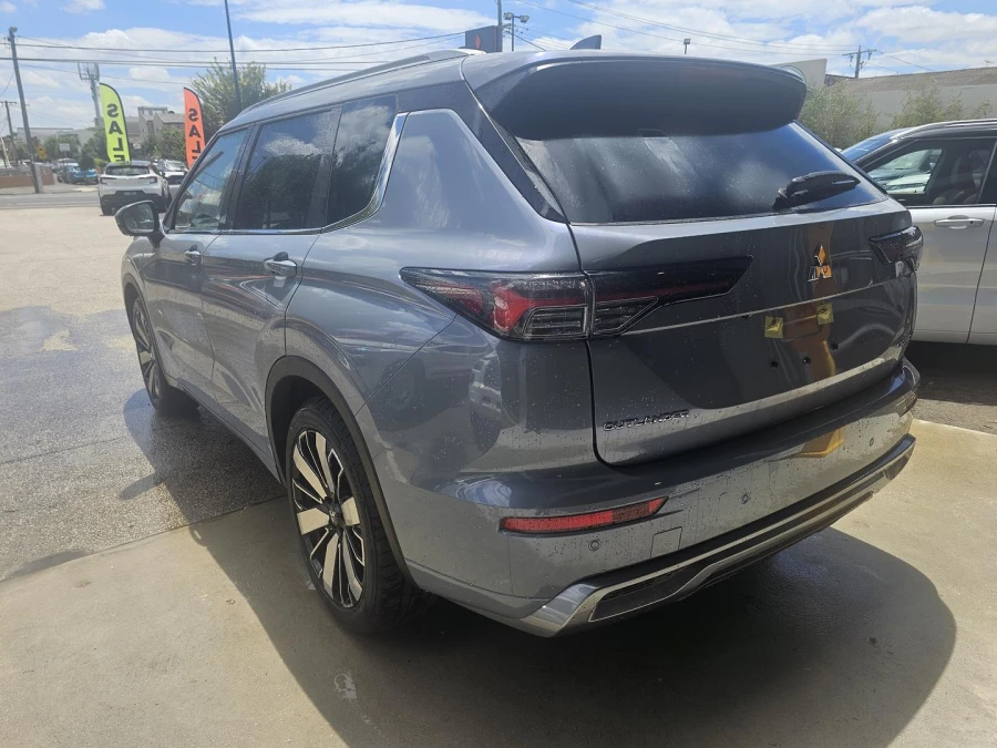 2025 Mitsubishi Outlander ZM Exceed SUV Image 4
