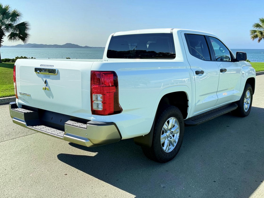 2026 Mitsubishi Triton MV GLX+ Ute Image 6