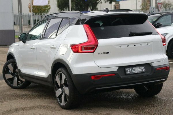 2026 Volvo EX40  Ultra Twin Motor Performance SUV Image 3