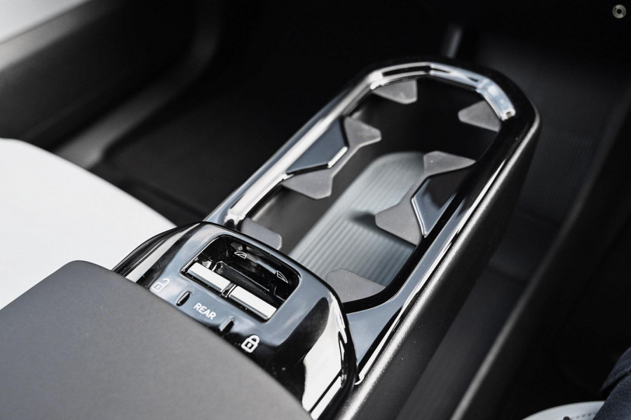 2025 Volvo EX30  Twin Motor Performance Ultra SUV Image 13