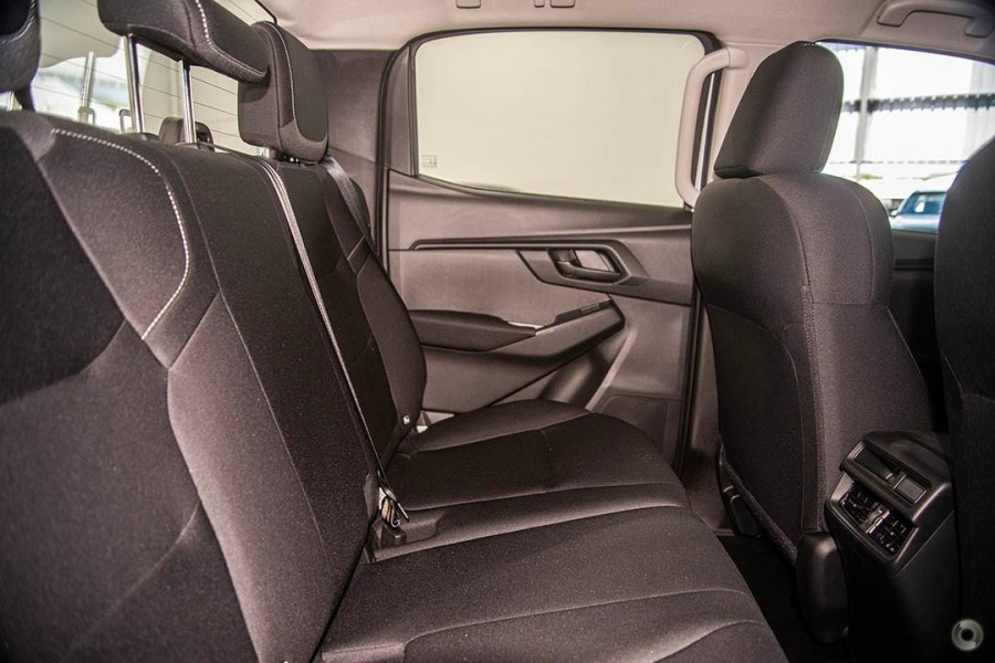 2025 MY24 Isuzu D-MAX  SX High Ride Cab Chassis Image 8