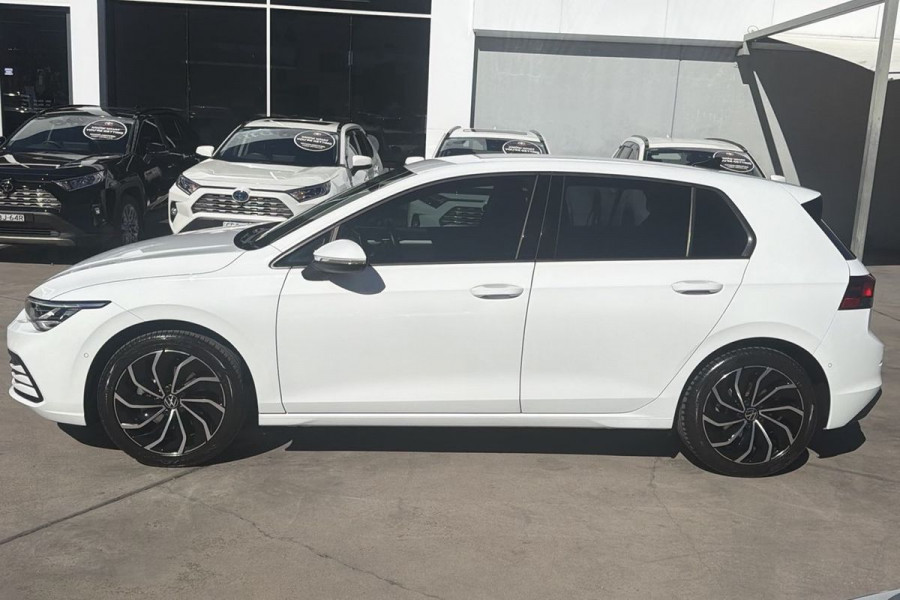 2022 Volkswagen Golf 8 110TSI Life Wagon Image 9