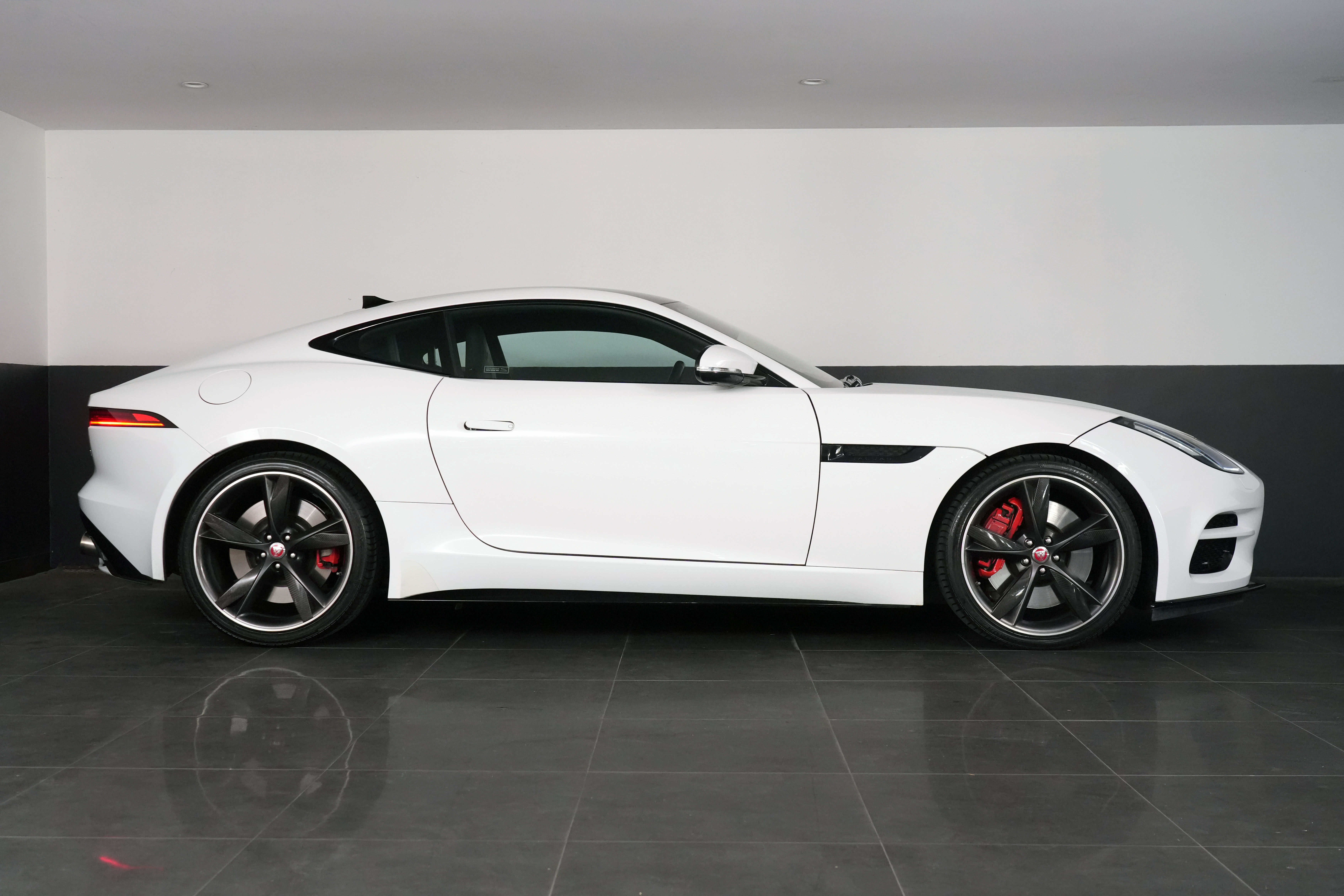 2018 Jaguar F-TYPE R 5.0 SC V8 Coupe Image 4