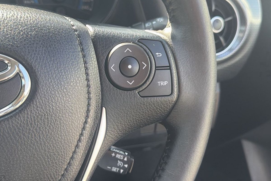 2017 Toyota Corolla ZWE186R Hybrid Hatch Image 11