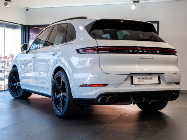2023 MY24 Porsche Cayenne S SUV image 2