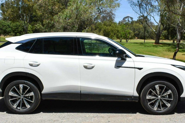 2024 MY25 MG HS AS33 Essence SUV Image 5