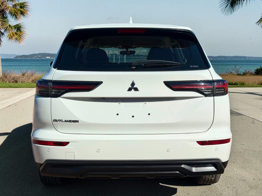 2025 Mitsubishi Outlander ZM ES SUV Image 4