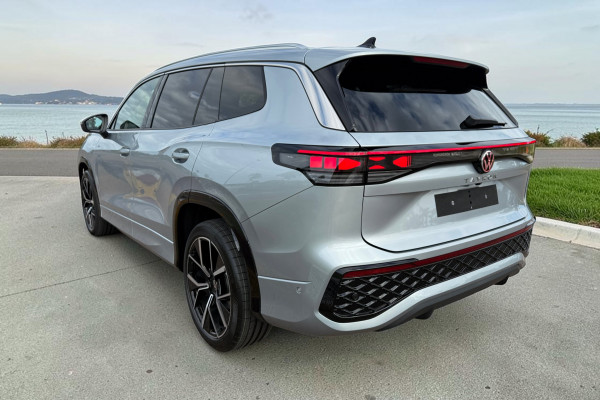 2026 Volkswagen Tayron R4 195TSI R-Line SUV Image 3