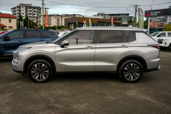 2025 Mitsubishi Outlander ZM LS SUV Image 4