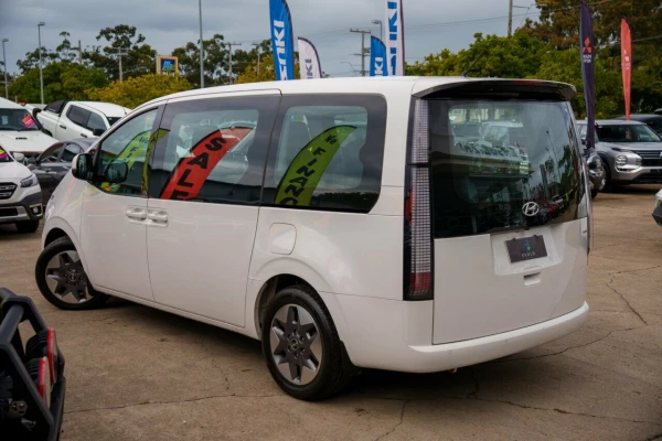 2022 Hyundai Staria US4.V1  People Mover Image 2
