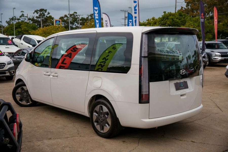 2022 Hyundai Staria US4.V1  People Mover Image 2