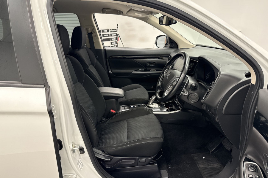 2020 Mitsubishi Outlander ZL PHEV ES SUV Image 19