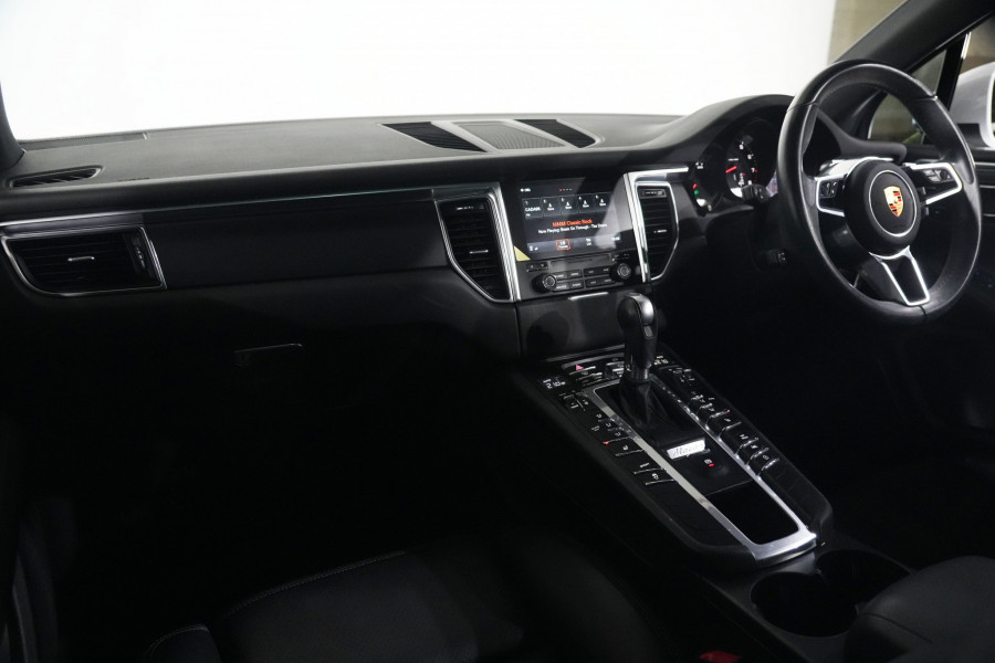 2017 Porsche Macan SUV Image 12