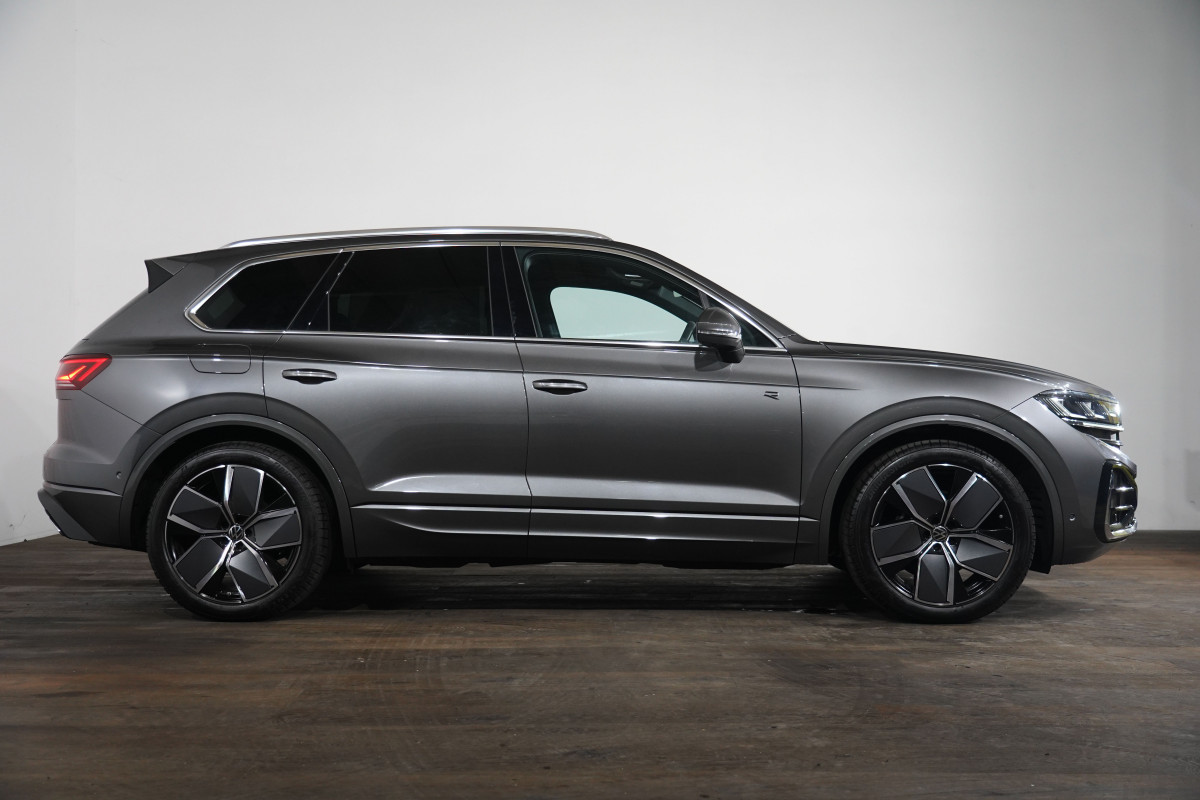 2024 Volkswagen Touareg 210tdi R-Line SUV Image 4