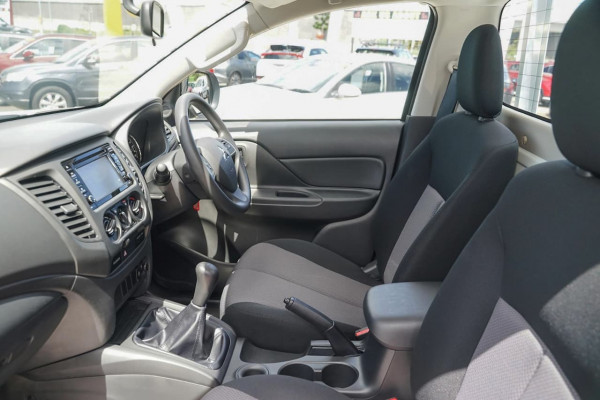 2019 Mitsubishi Triton MR GLX Cab chassis