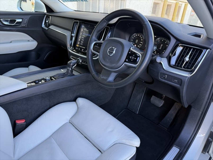 2019 MY20 Volvo S60 Z Series T5 Inscription Sedan Image 10