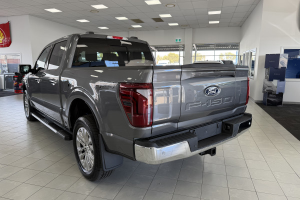 2024 Ford F-150  Lariat Dual Cab Image 5