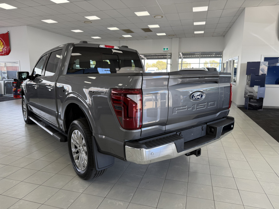 2024 Ford F-150  Lariat Dual Cab Image 5