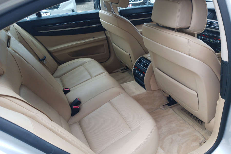 2009 MY10 BMW 7 Series F01 Tw.Turbo 740i Sedan Image 24