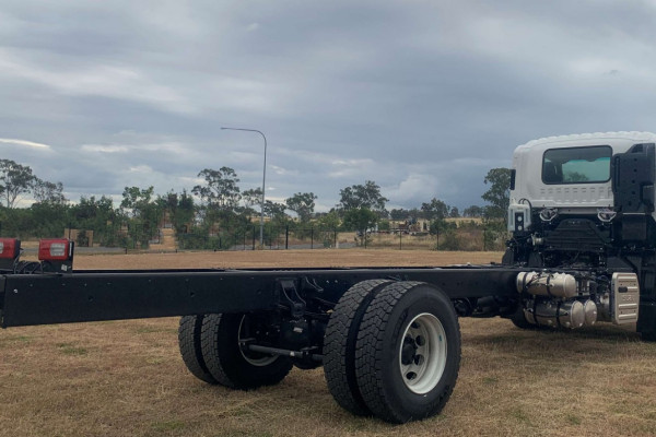 2025 Isuzu FXR 170-355 AT R57 Cab Chassis Image 7