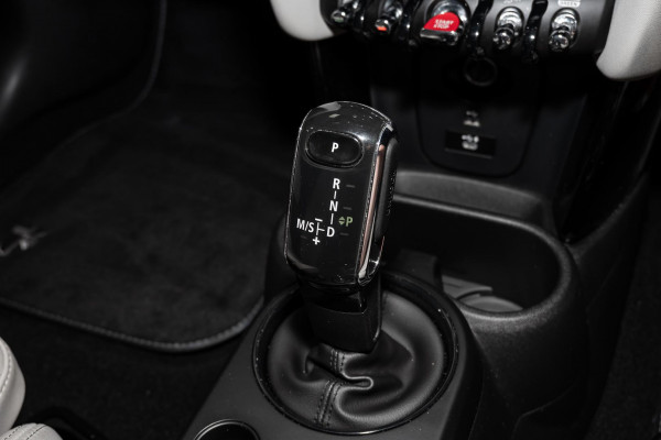 2021 MINI Cooper F55 LCI S Classic Hatch image 13