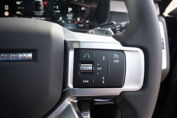 2026 Land Rover Discovery Series 5 D350 Dynamic SE SUV image 14