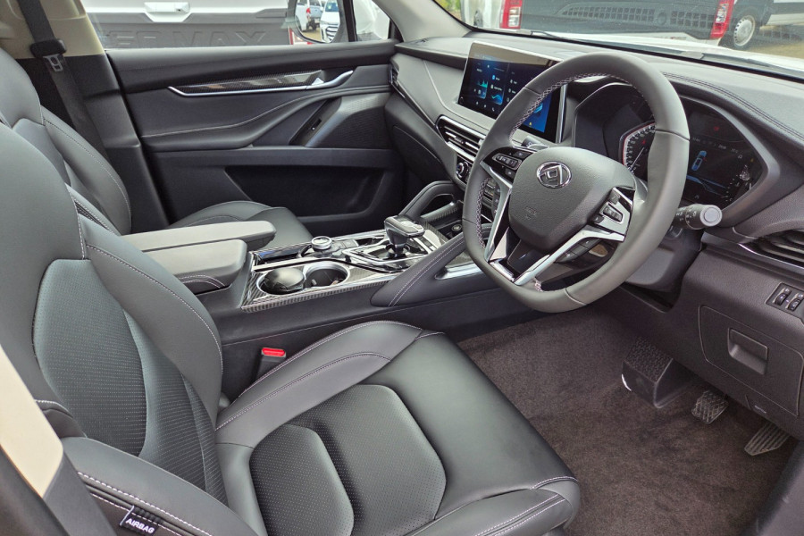 2024 LDV D90 Executive SUV Image 9