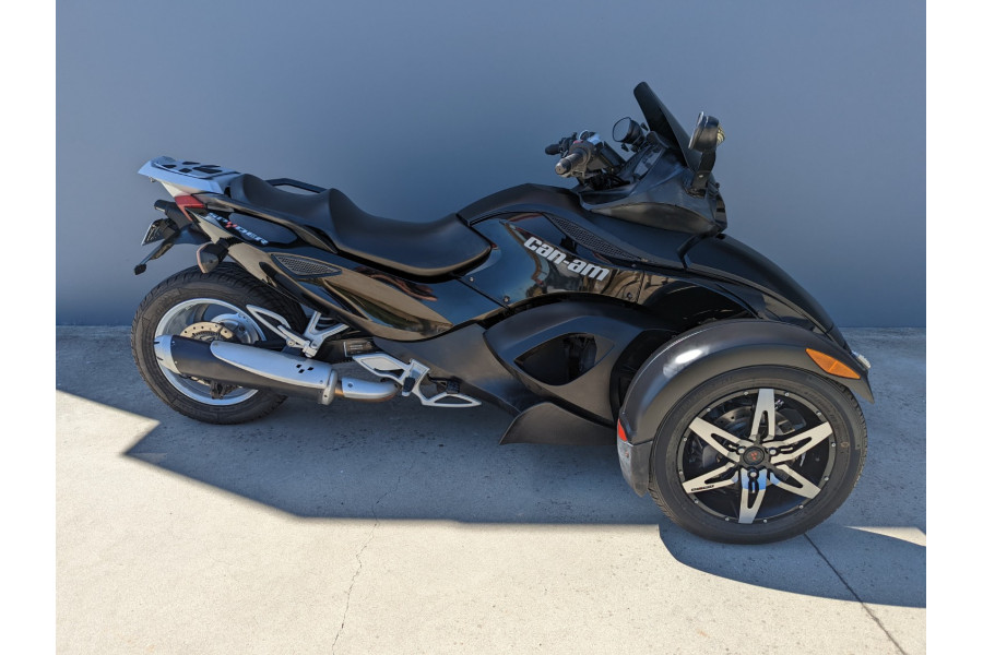 2009 Can AM Spyder Sport touring Image 2