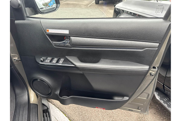 2024 Toyota HiLux GUN126R Rogue 48V Ute Image 6
