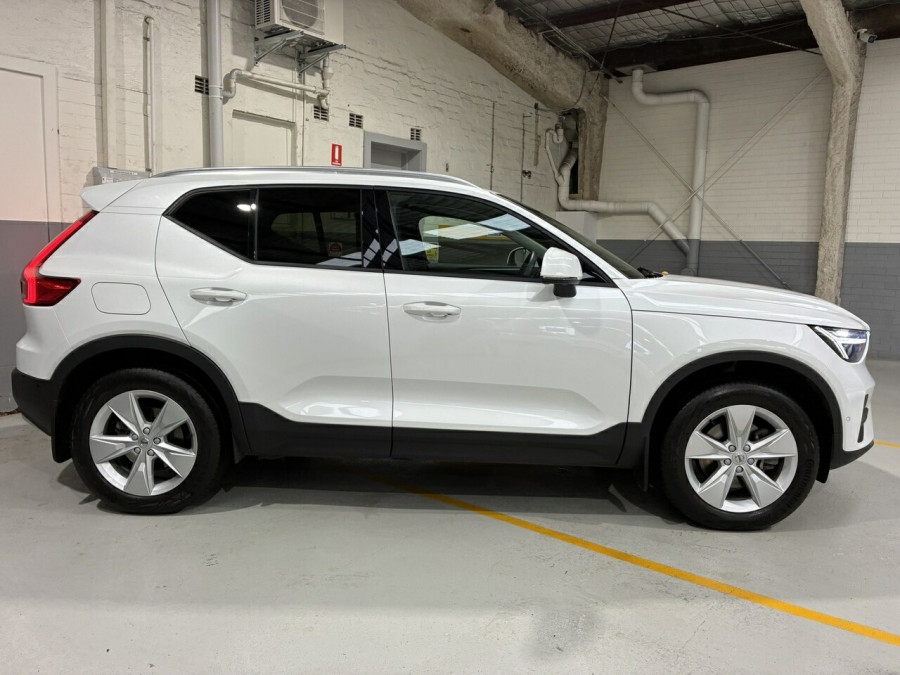 2025 Volvo XC40 XZ Plus B4 SUV Image 3