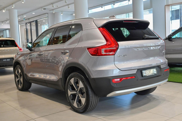 2026 Volvo XC40 XZ Ultra B4 Bright SUV Image 4
