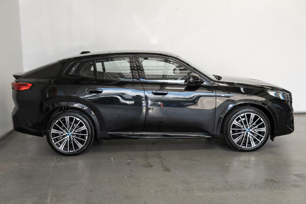 2024 BMW iX2 U10 eDrive20 M Sport SUV image 3