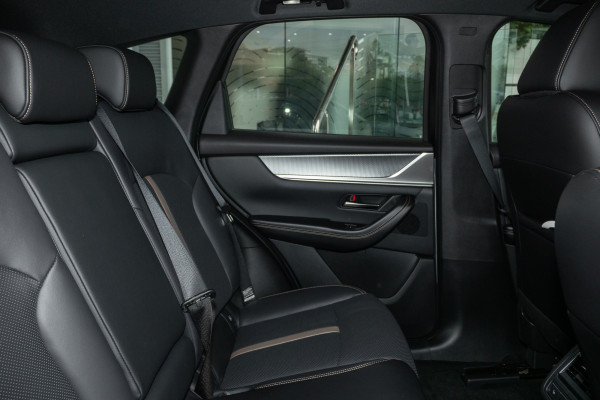 2025 Mazda CX-60 KH Series D50e Azami SUV Image 9