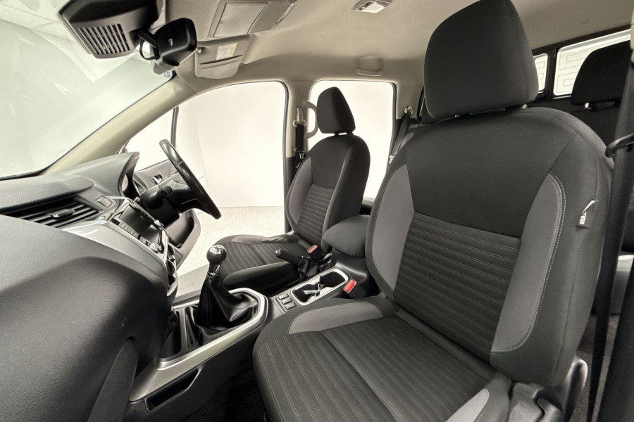 2021 Nissan Navara D23 ST Ute Image 12