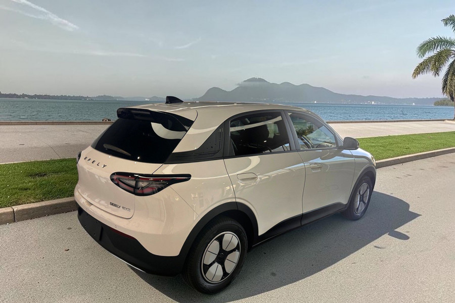 2026 Geely EX2 E22H Complete Hatch Image 3