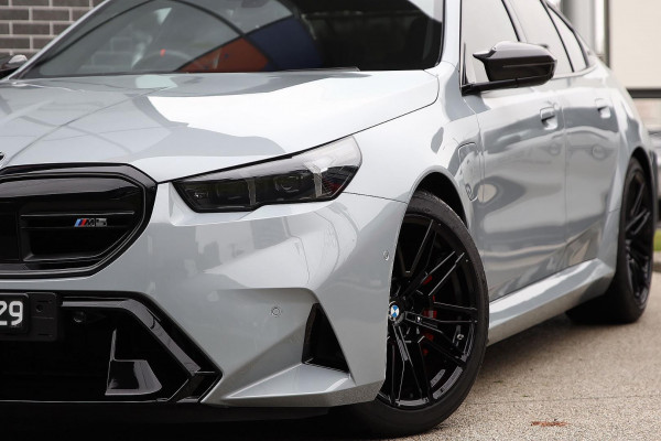 2025 BMW M5 G90  Sedan image 3