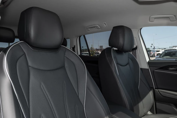 2026 Volkswagen Tayron R4 150TSI eHybrid Elegance SUV Image 10