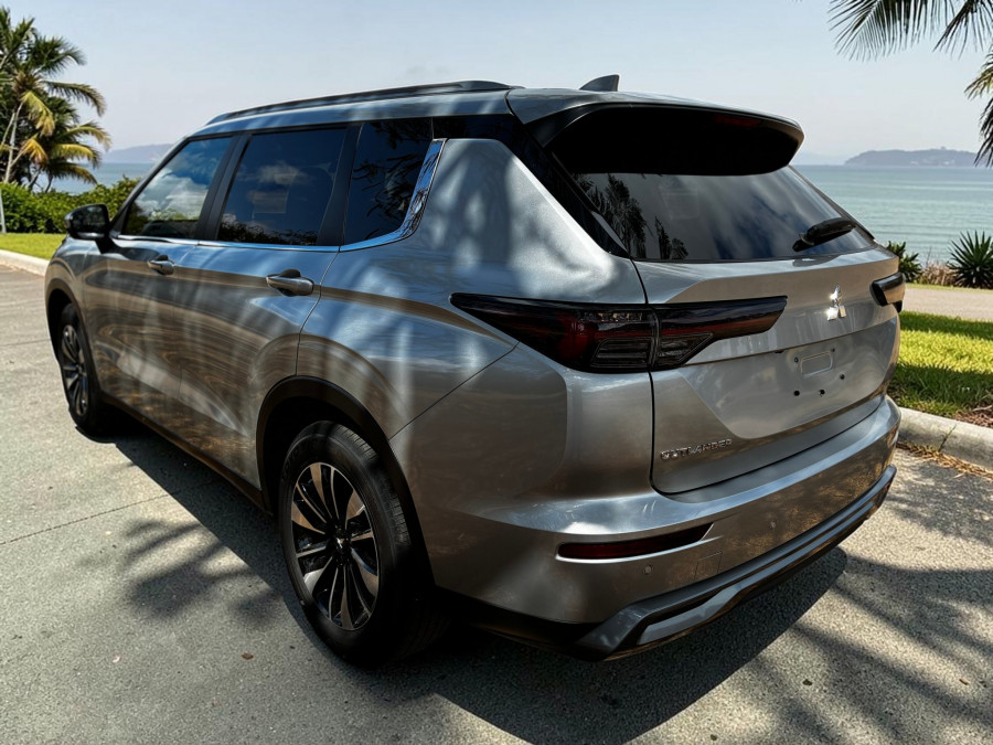 2025 Mitsubishi Outlander ZM LS SUV Image 4