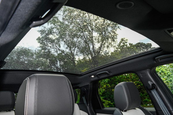 2025 MY25.5 Land Rover Discovery Sport L550 P300e Dynamic SE SUV image 10