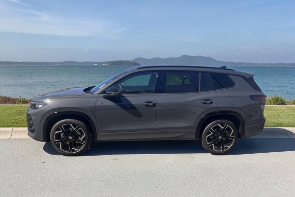 2026 Volkswagen Tayron R4 195TSI R-Line SUV Image 7