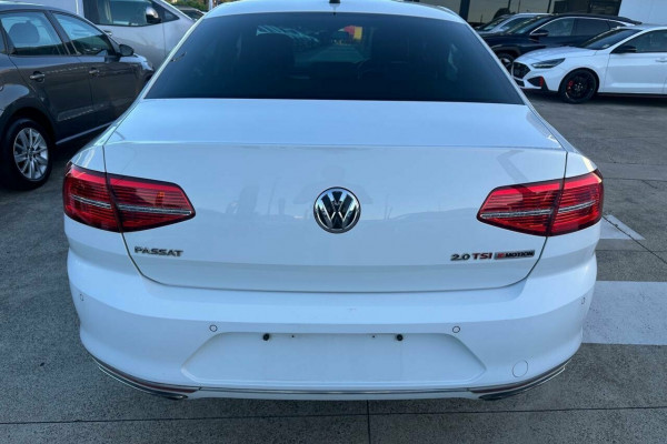 2017 MY18 Volkswagen Passat B8 206TSI R-Line Sedan Image 5